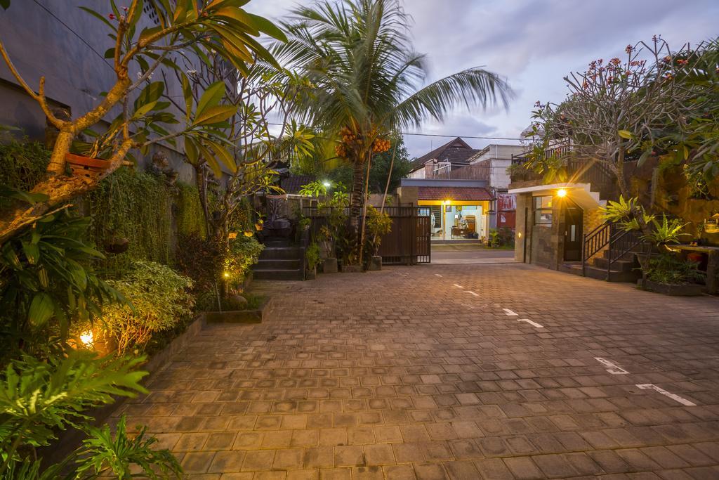 Griya Tunjung Sari Hotel เดนปาซาร์ ภายนอก รูปภาพ